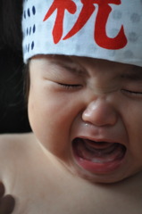 泣き相撲にて大泣き