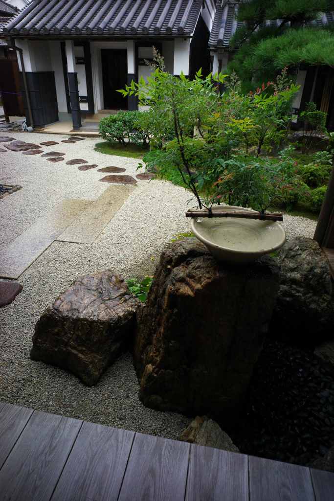 土蔵のある庭