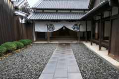 雨の本陣