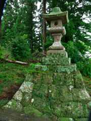 古刹の石灯籠