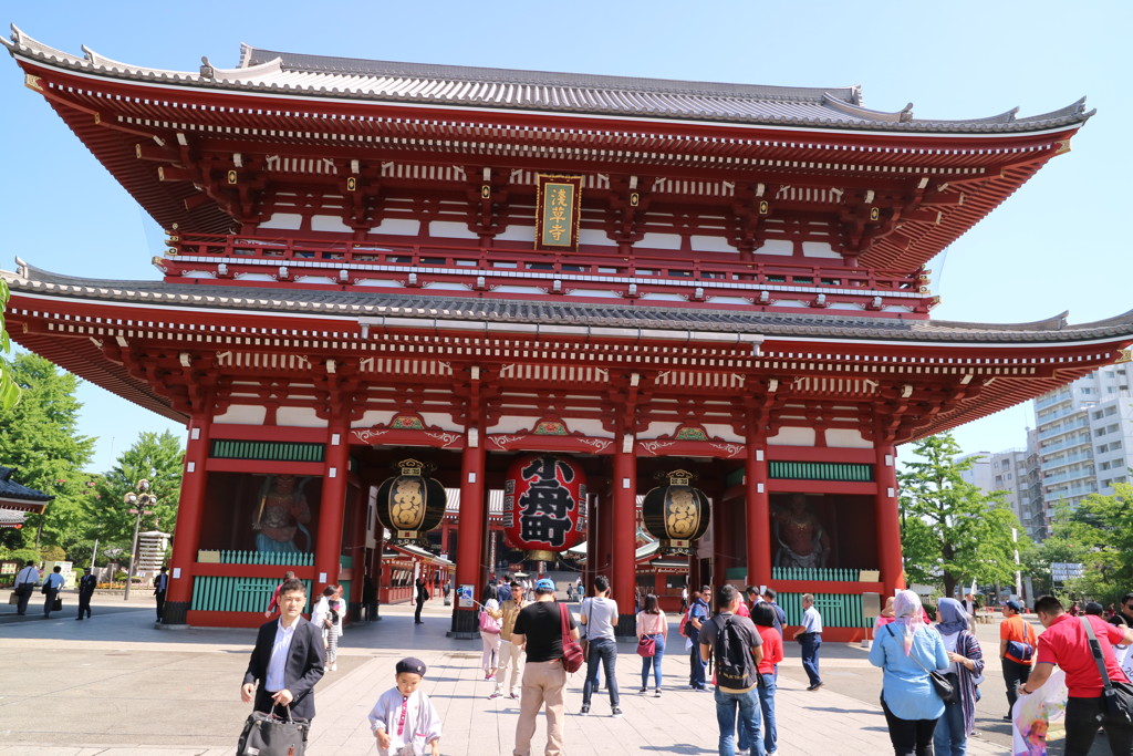 浅草寺を歩く
