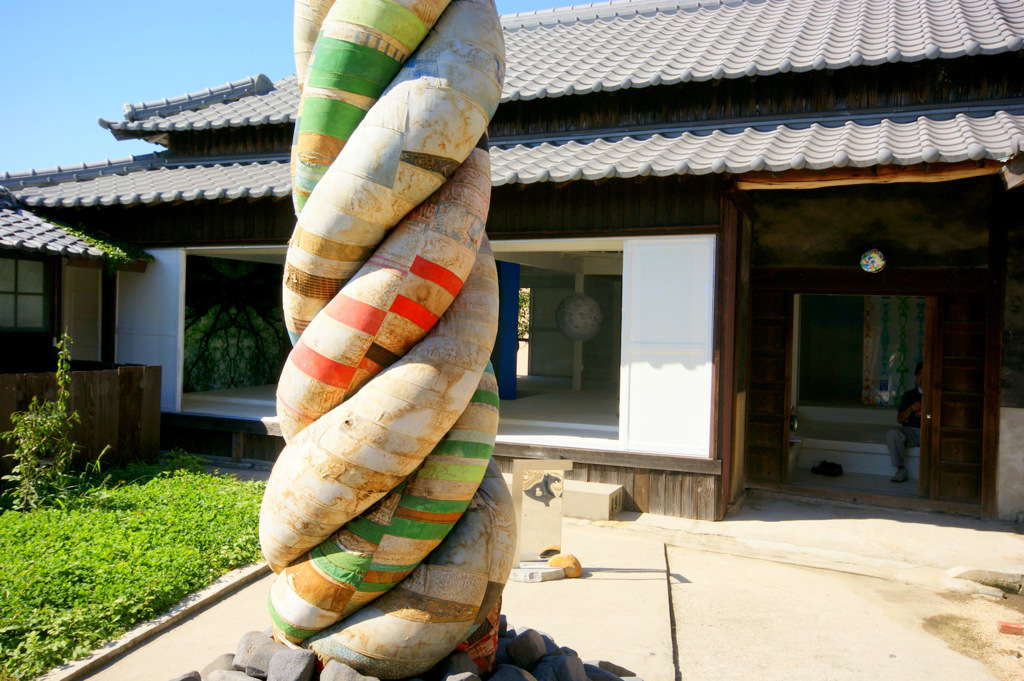 縄の塔