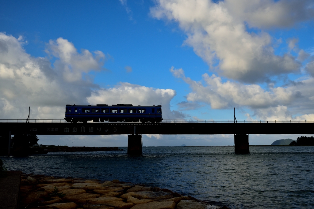 海を渡る列車