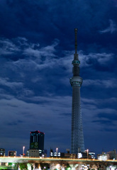 夜空と雲と鉄塔-8777
