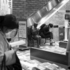 読む