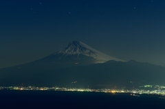 駿河湾に浮かぶ