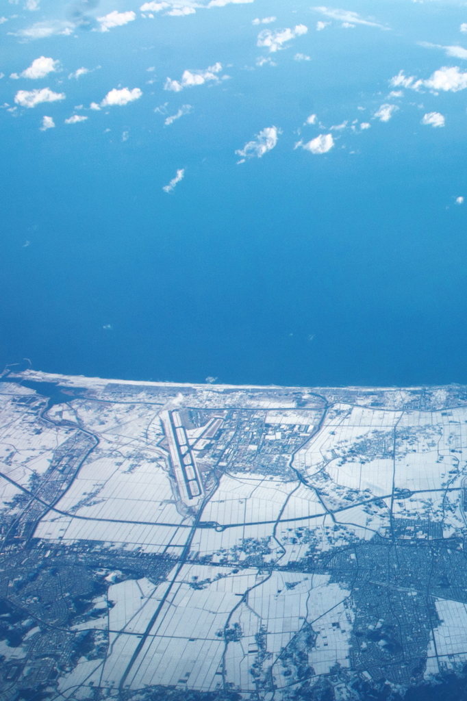 雪の仙台空港