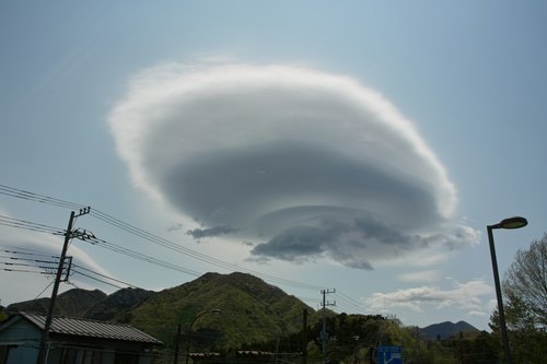 日光上空に巨大なUFO