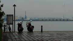 霧雨の中で港が見れる日は・・・