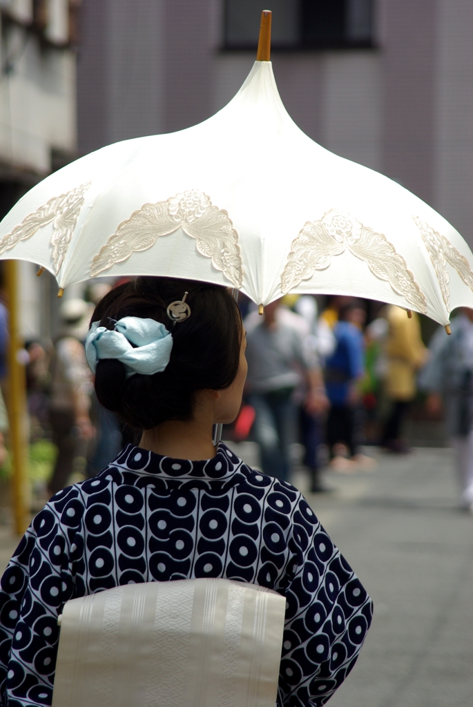 姐さん　神輿見物す！