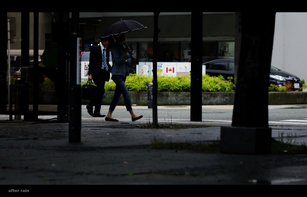 霧雨に濡れる街