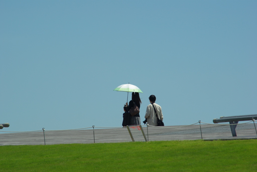 雨上がりに日傘