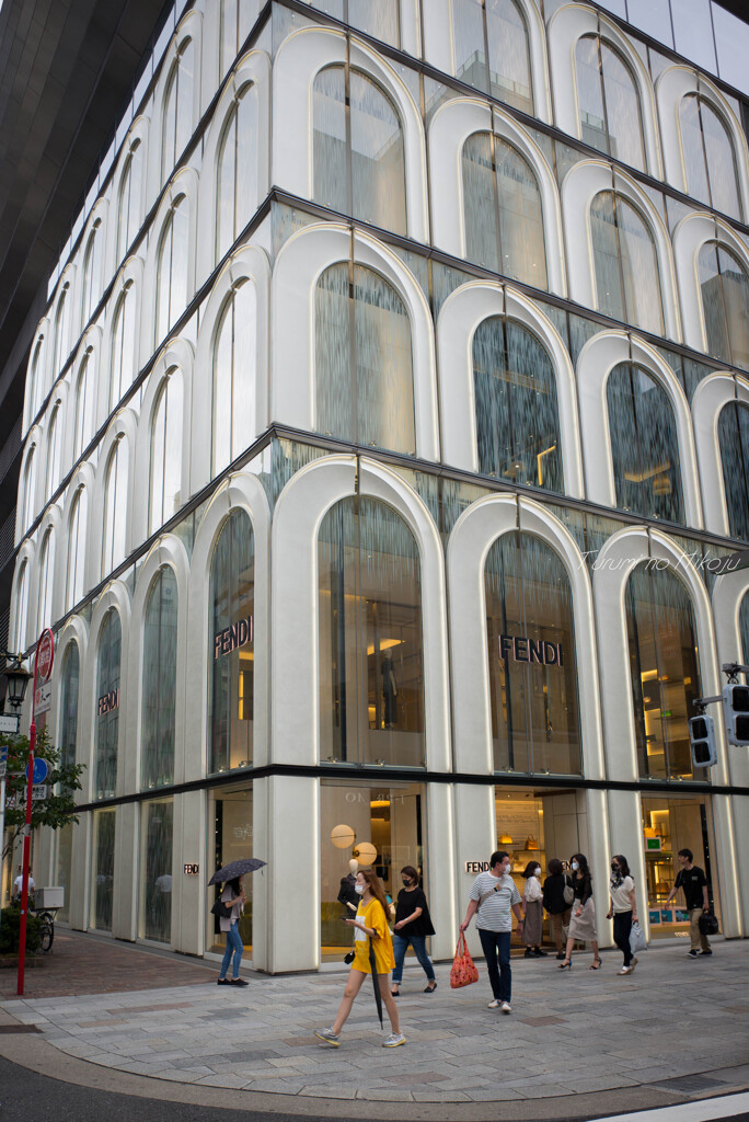 煽って撮ってみたかったビル