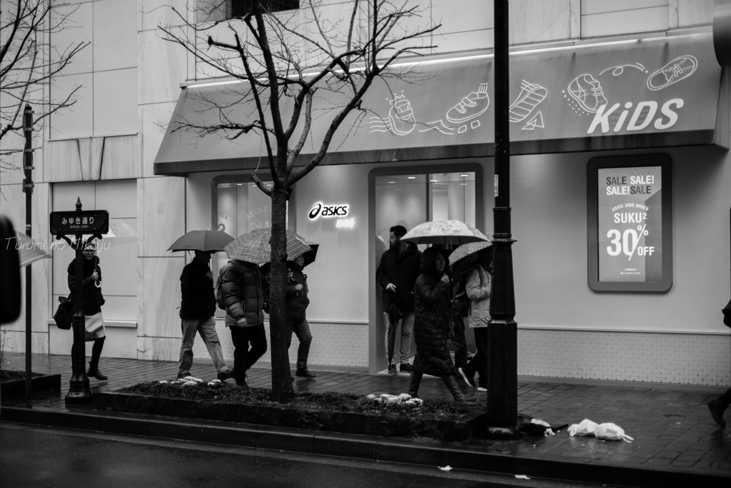 みゆき通りは雨