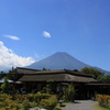 お茶屋と富士山