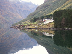 ノルウェーの湖畔