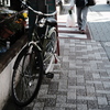 おばちゃんごめんね、自転車を撮りたかったんだ。。。