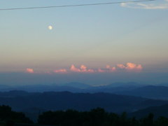 ２０１０夏★夕方の空　お月様と雲と福山の山々