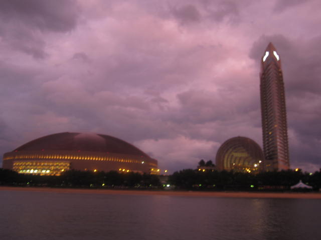 ヤフードームとシーホークホテル