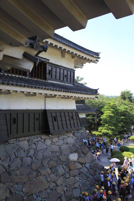 辰巳櫓1階と石垣’　