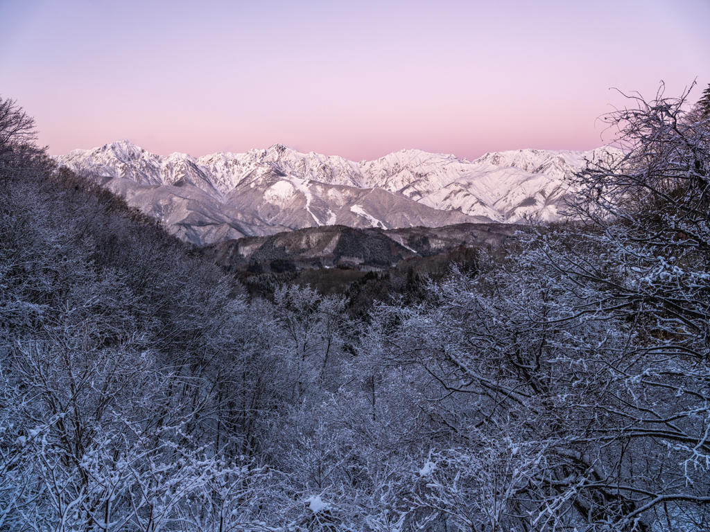 朝焼けに浮かぶ後立山連峰