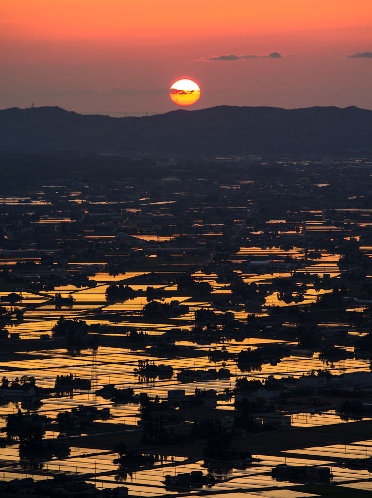 散居村の夕日