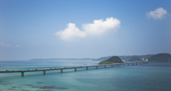 雲と角島大橋