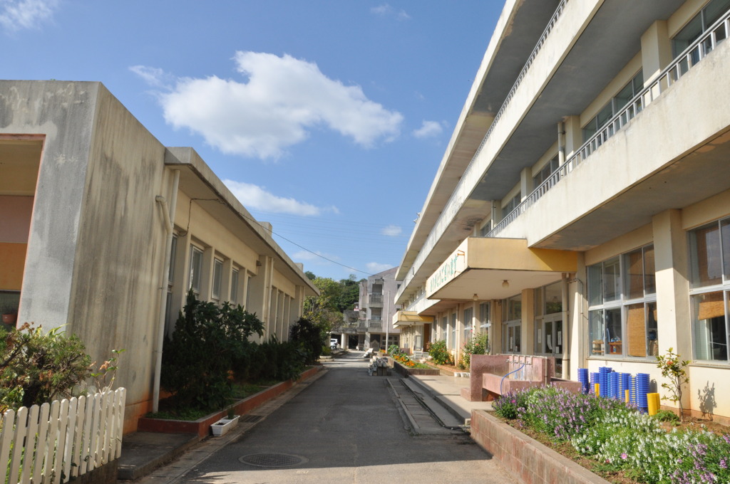 美東小学校