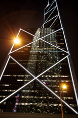 ビルに映ったビル