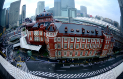 雨の東京駅
