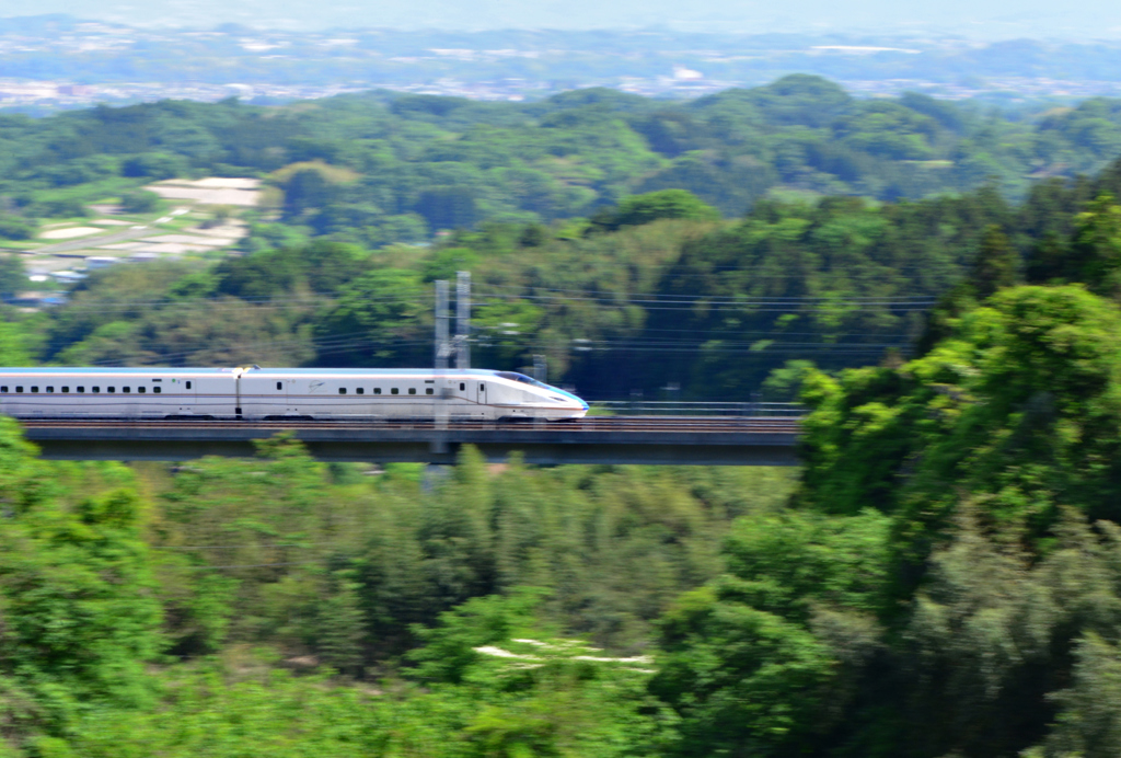 山間を縫う