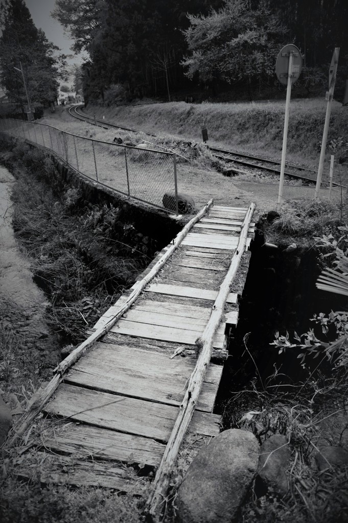 路地裏線路