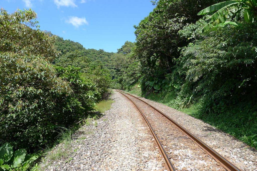 線路は続くよ