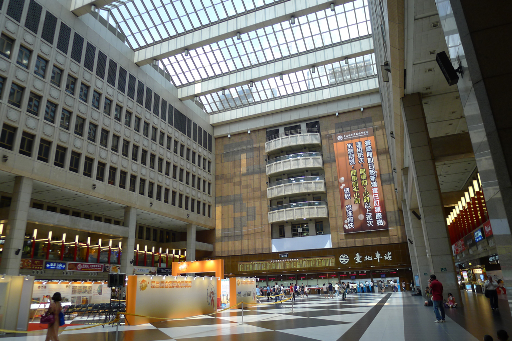 台北駅構内