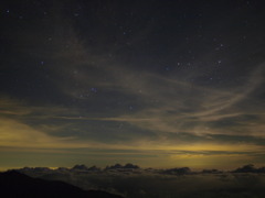 月夜に輝く雲