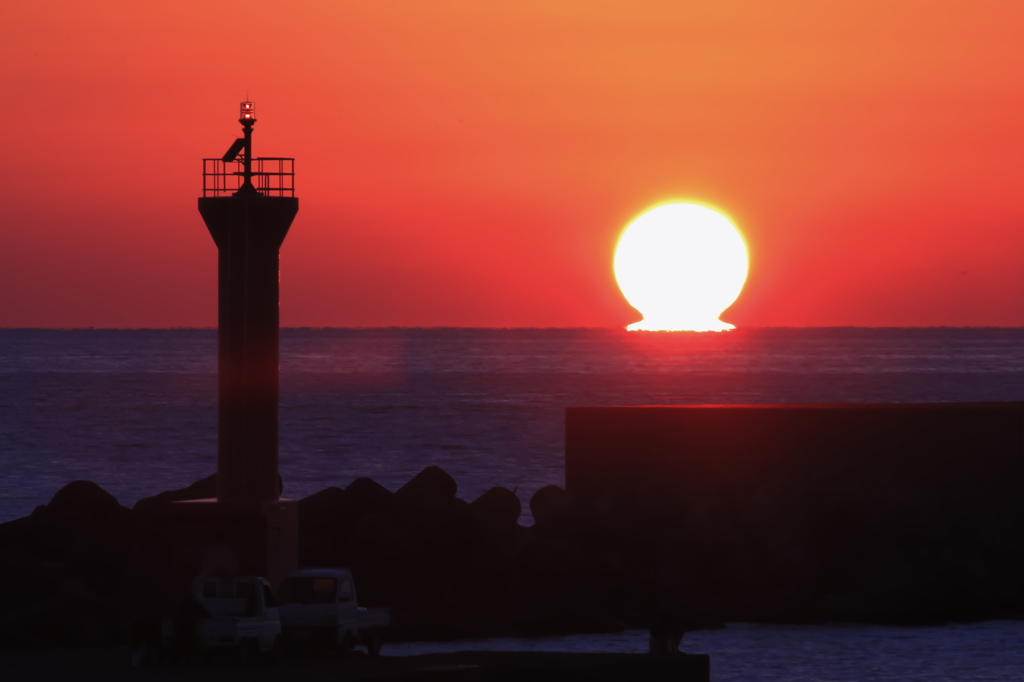 元日のだるま夕日