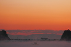 双名島の朝霧