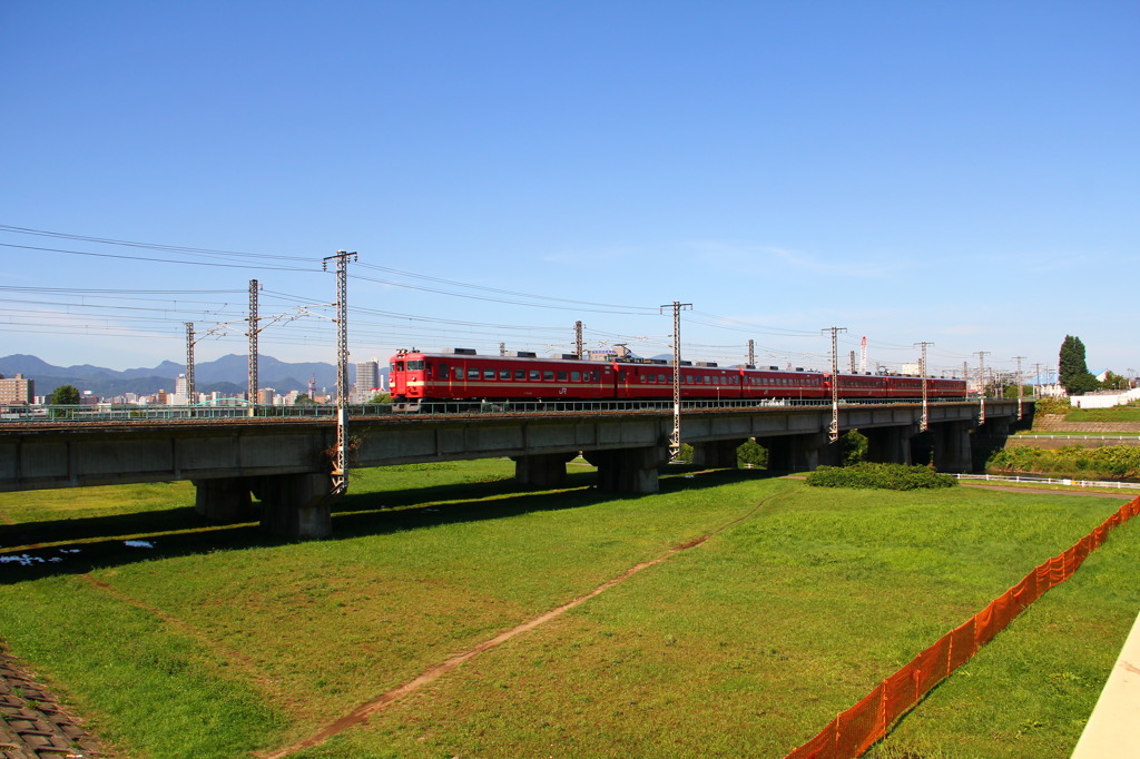 汽車のある風景。