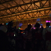 光る耳と色づく天井