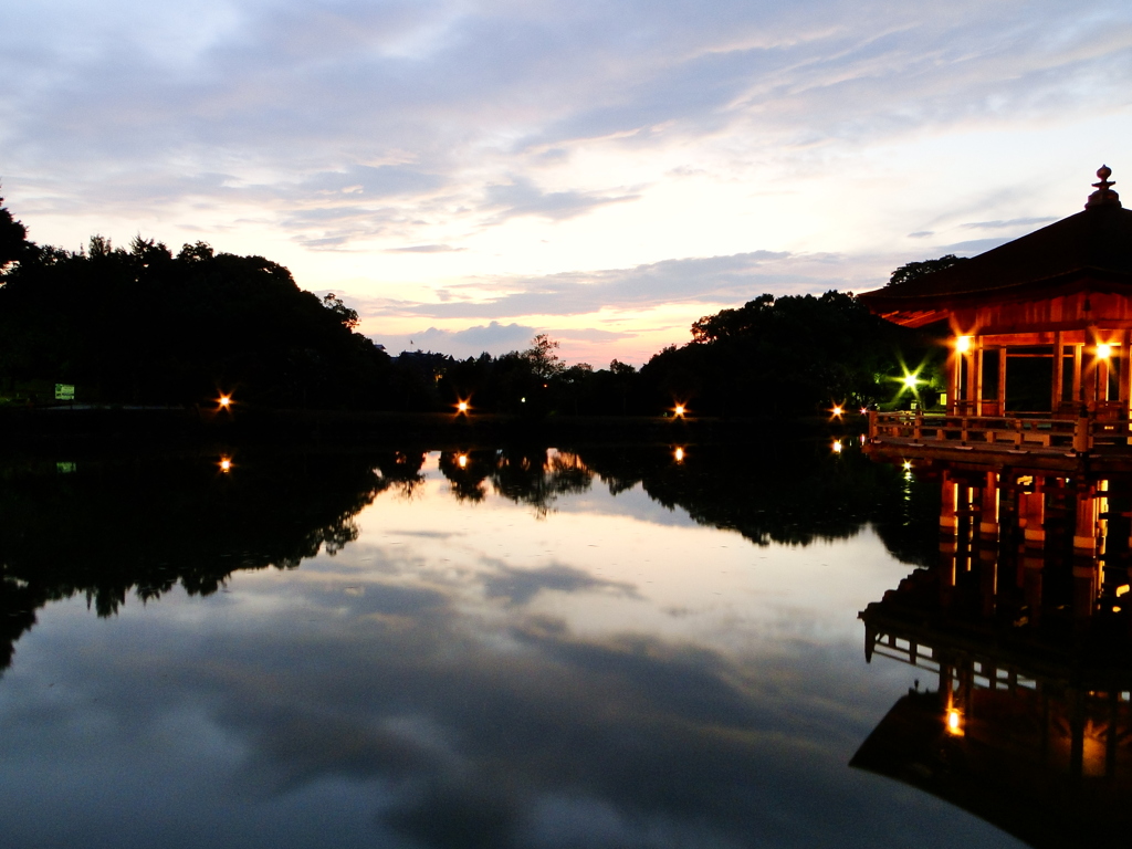 夕暮れの浮見堂