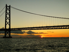 夕陽と明石海峡大橋