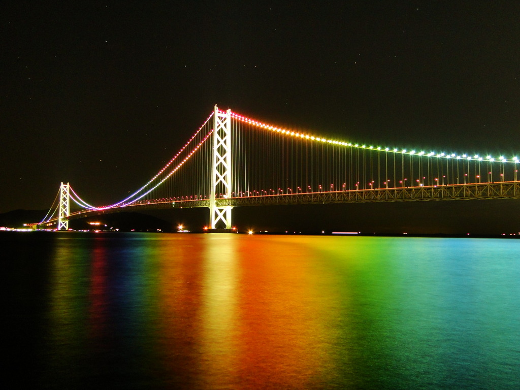 七色の明石海峡大橋