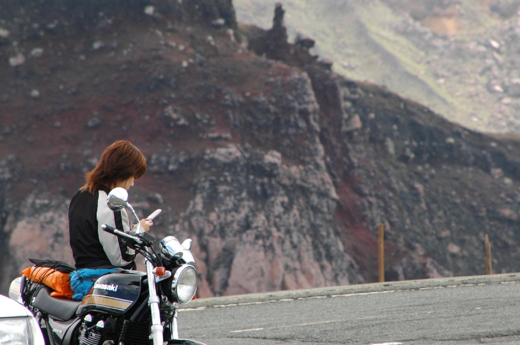 火山とライダー