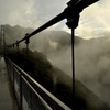 吊橋と山