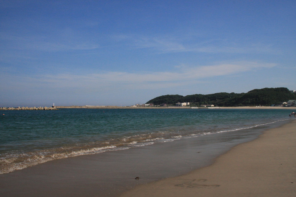 シーズン過ぎた夏の海辺で２