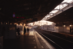 駅での情景