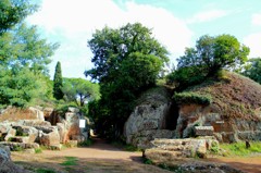 死者の都市/ネクロポリのトゥムーロと呼ばれる墳墓