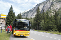 山を登るスイスの市バス