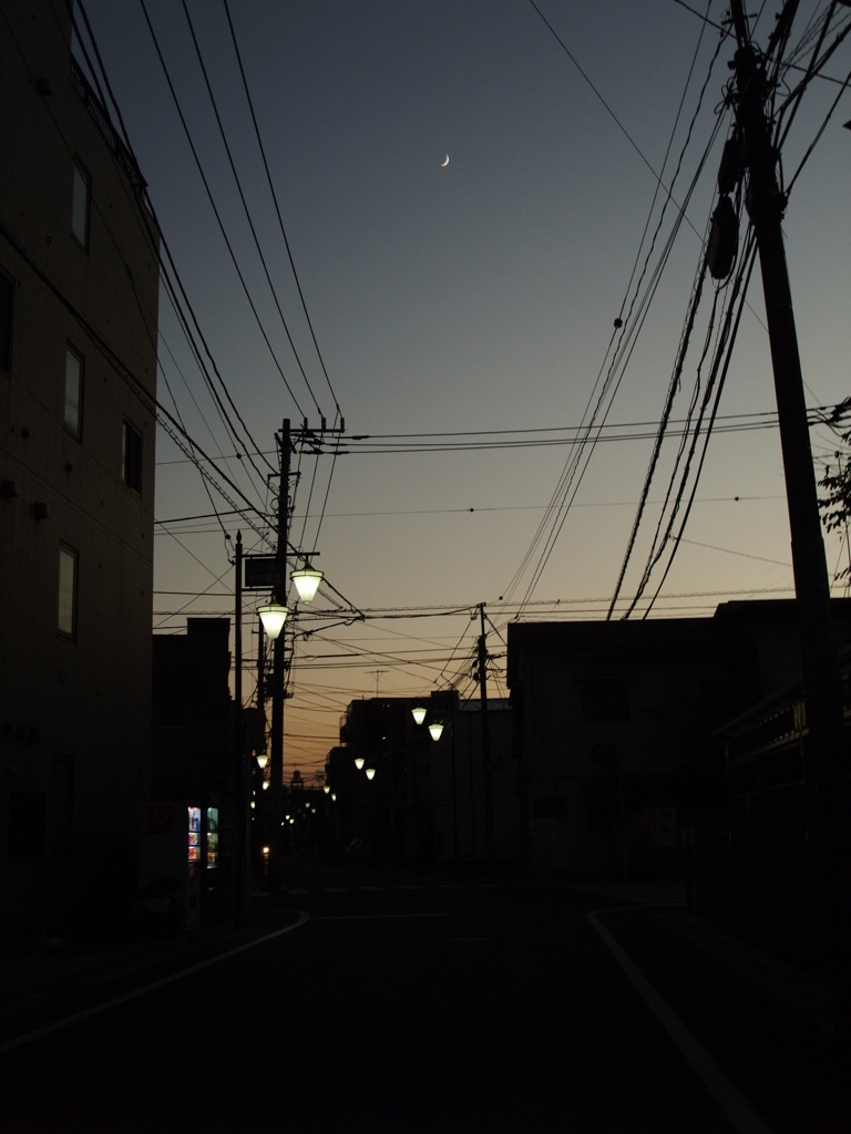 このまちの月