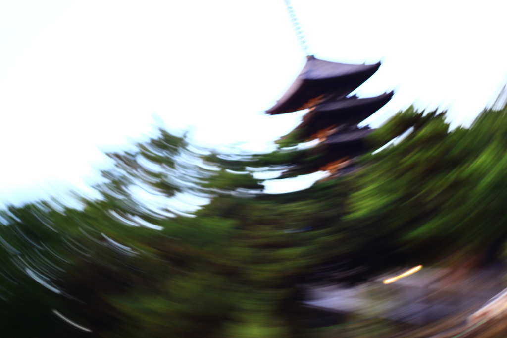 回る古都
